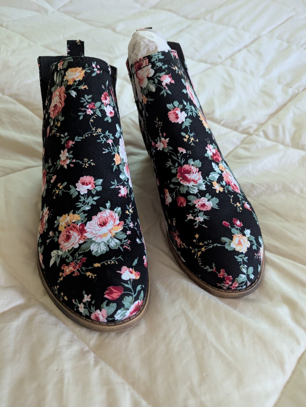 JG journee black floral ankle boots 8 1/2